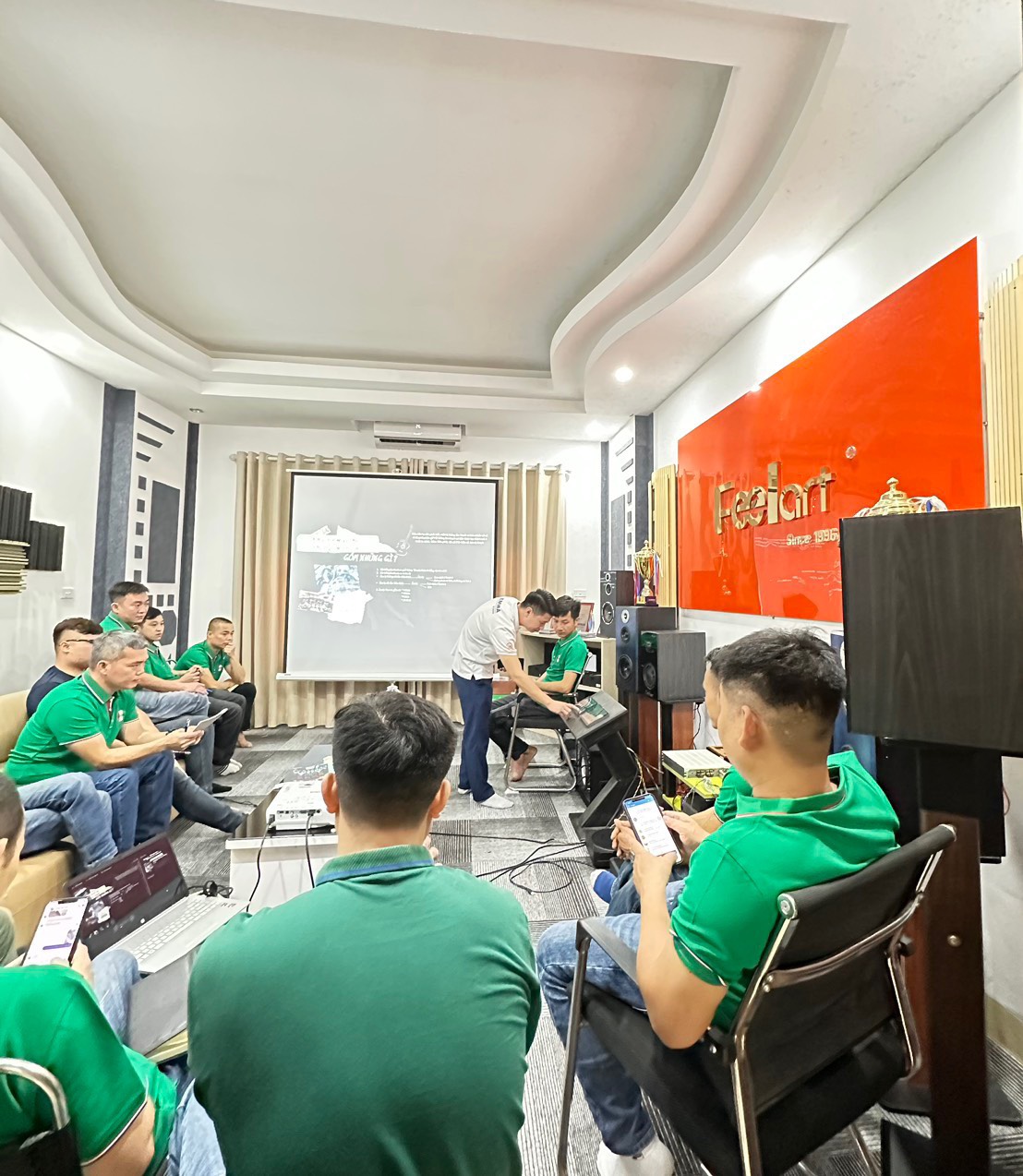 đào tạo âm thanh xe hơi 2024