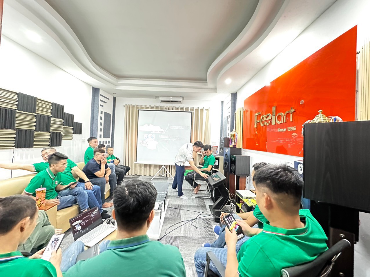 đào tạo âm thanh xe hơi 2024